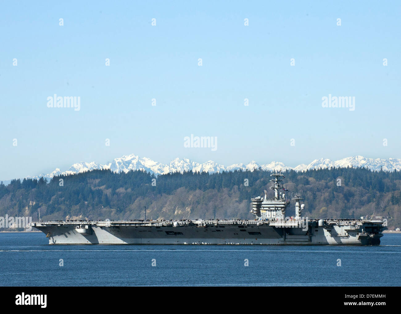 USS Nimitz in Gang kommt. Stockfoto