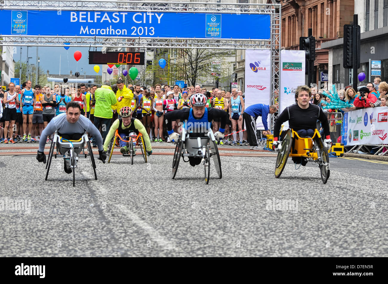Belfast, Nordirland, Vereinigtes Königreich. 6. Mai 2013. Beginn des Rollstuhls 2013 Belfast City Marathon Rennen Credit: Stephen Barnes / Alamy Live News Stockfoto