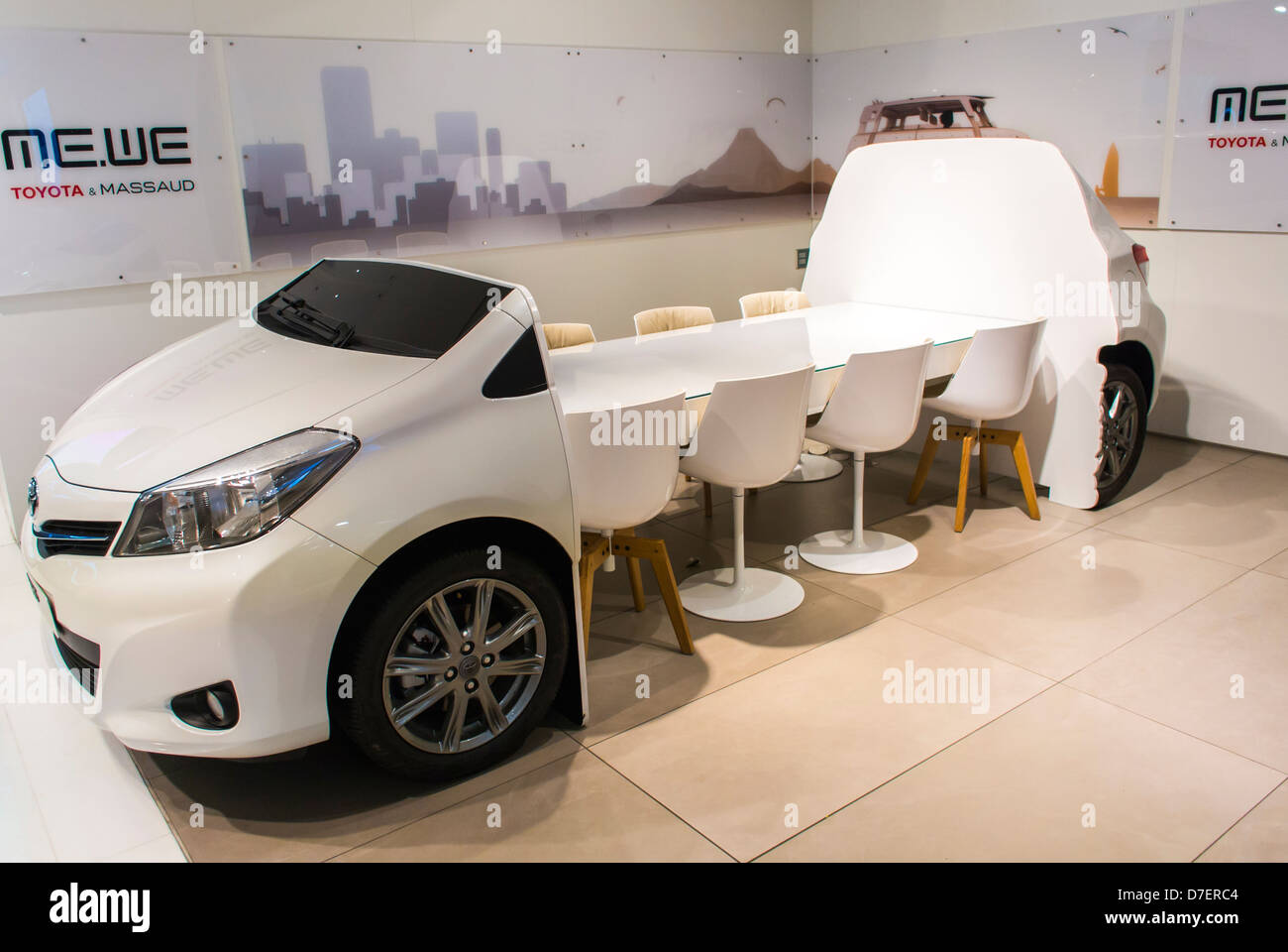 Auto Design Konferenztisch Buro Weiss Ungewohnliche Mobel Auto Stockfotos Und Bilder Kaufen Alamy