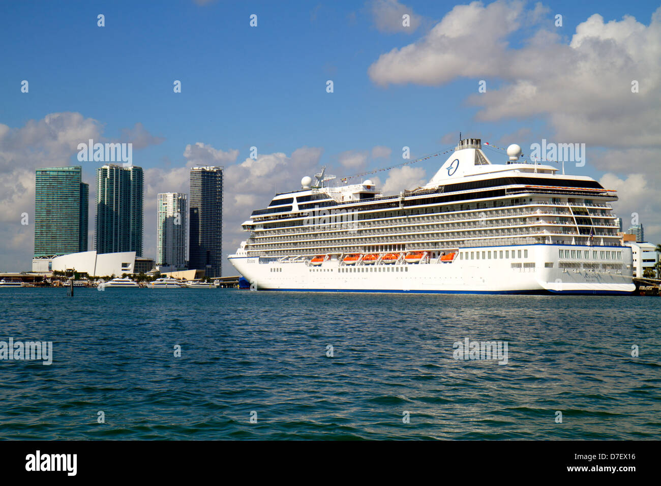 Miami Florida, Biscayne Bay, Biscayne Boulevard, Skyline, Wasser, Wolkenkratzer, Hochhäuser Wolkenkratzer Gebäude Wohnanlage AP Stockfoto