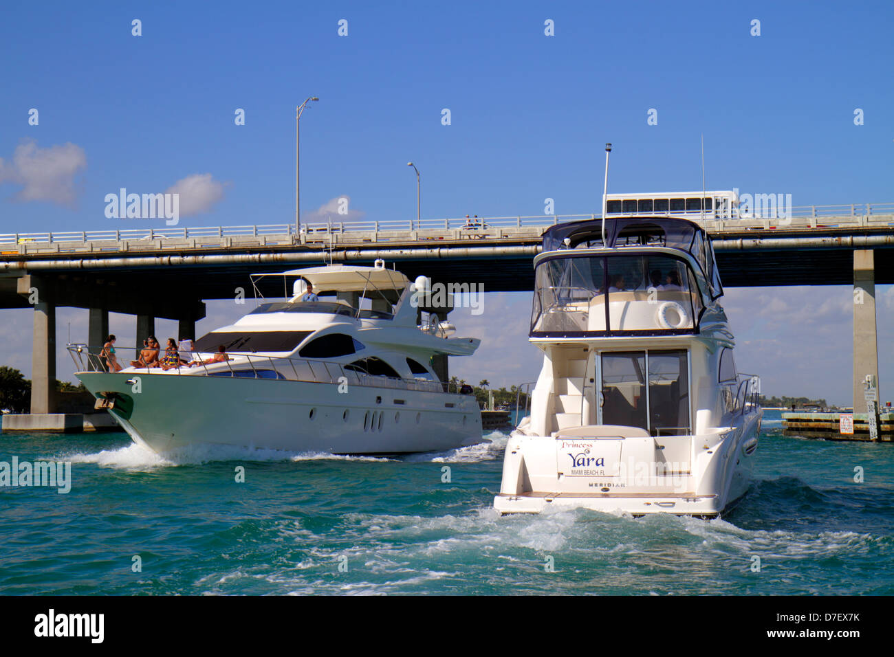 Miami Beach Florida, Biscayne Bay Water, MacArthur Causeway, Brücke, Boot, Yacht, Besucher reisen Reise touristischer Tourismus Wahrzeichen Kultur Stockfoto