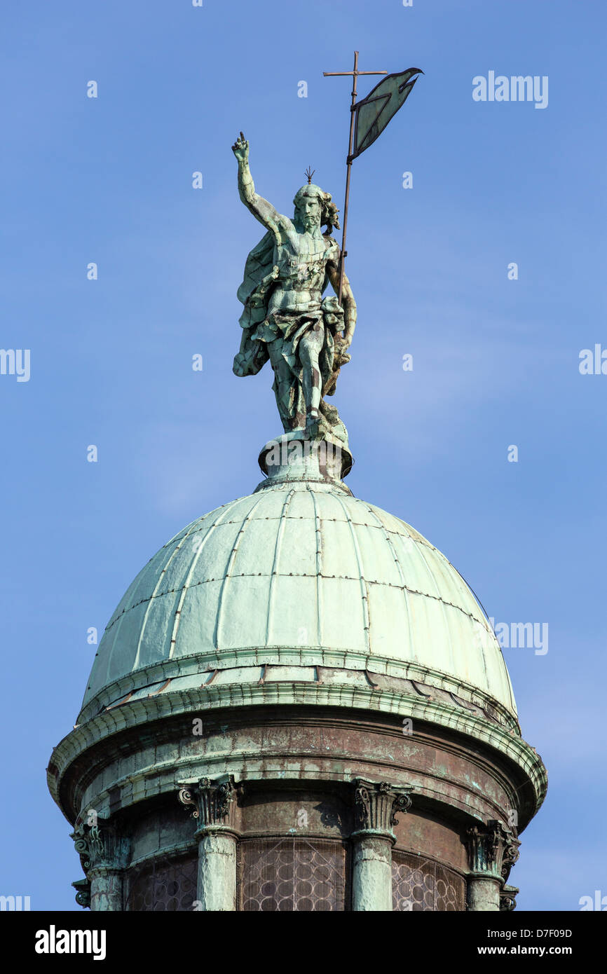 Kupferne Kuppel auf die Kirche von San Simeon Piccolo, Venedig, Italien Stockfoto