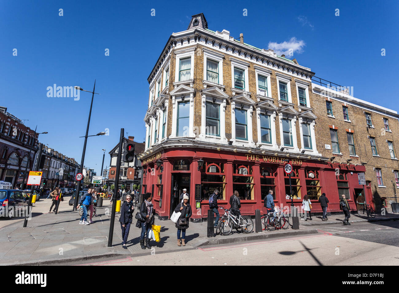 Camden Street Szene und der Welt Ende Pub, Camden, London, England, UK Stockfoto