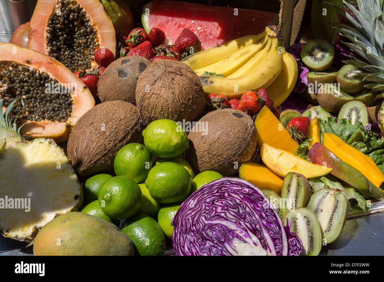Frisches Obst und Gemüse auf dem Display an der "Lanchonete Ausstellung in der"Stadt der Ideen"-Straßenfest Stockfoto