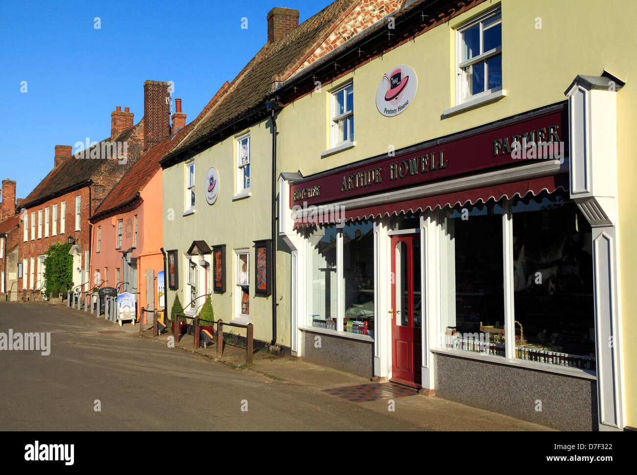 Burnham Market, Norfolk, 18. Jahrhundert Läden und Häuser, England UK Englisch kleine Marktflecken Dorf Dörfer Stockfoto