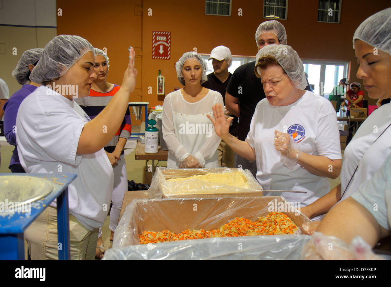 Miami Florida, Miami Dade County Fair und Expo, Feed My Hungving Children, Freiwillige Freiwillige Community Service ehrenamtliche Arbeit Arbeiter, teamwo Stockfoto