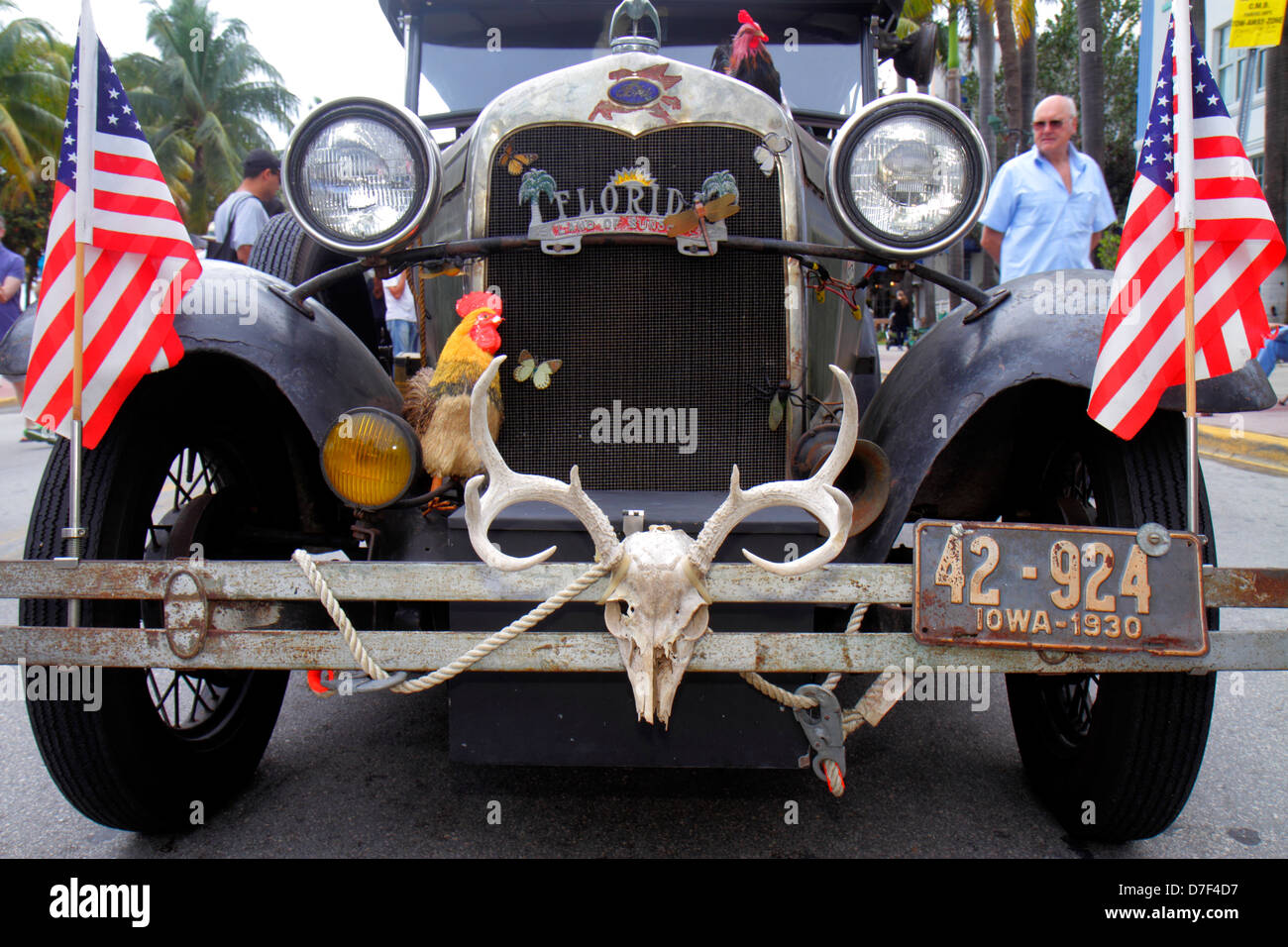 Miami Beach Florida, Ocean Drive, Art Deco Wochenende, Festival, antik, Auto, Auto, Auto, Fahrzeug, Ford, lustig, Humor, humorvoll, Humor, humorvoll, Humor, Bumper, Stockfoto