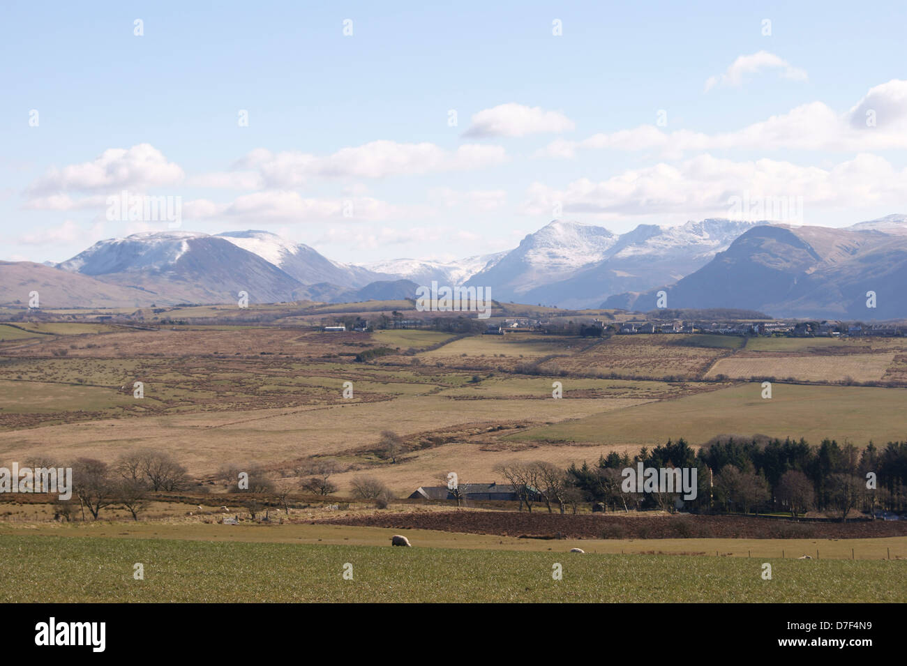 Gerade was die Cumbria/Lake District ist ganz über das Farmland und hohen Fjälls Stockfoto