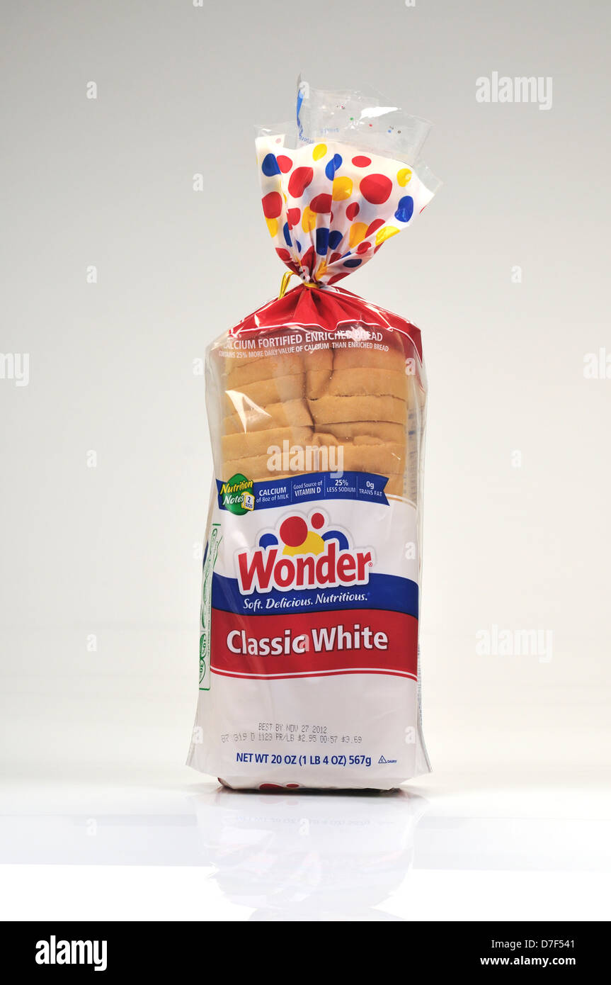 Einzelne Brotlaib weiße Wunder von Gastgeberin auf weißem Hintergrund, Ausschnitt. USA Stockfoto
