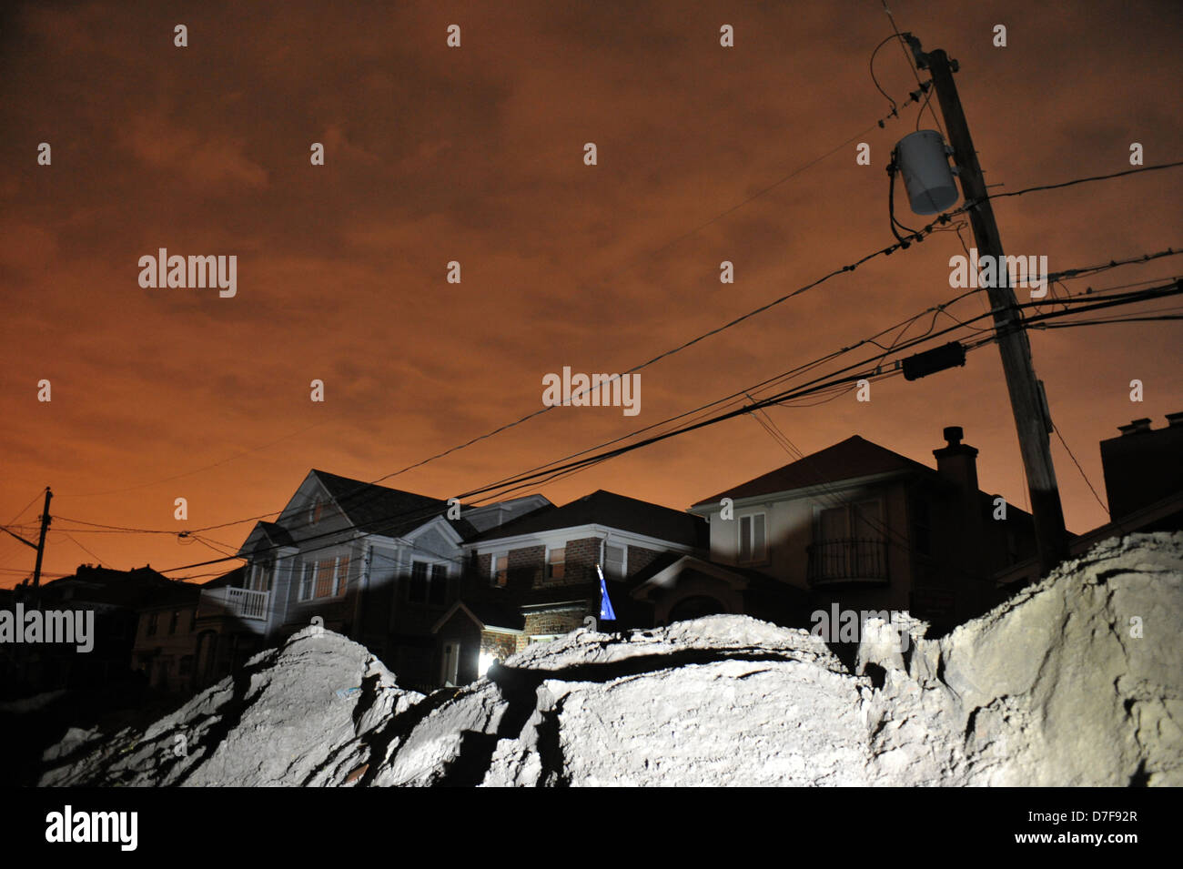 QUEENS, NY - NOVEMBER 11: Beschädigte Häuser in Rockaway Beach - Bel Hafengebiet aufgrund von Hurrikan Sandy Auswirkungen auf Stockfoto