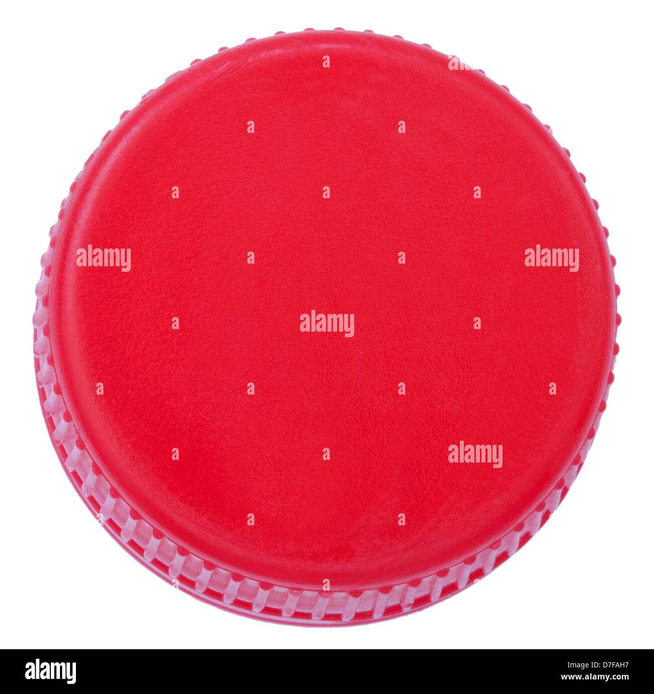 Einzelne rote Kunststoff-Flasche isoliert auf weißem Hintergrund. Oberseite. Stockfoto