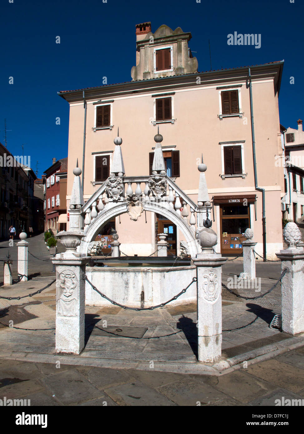Da Ponte Brunnen am Prešernov Square in der slowenischen Stadt Koper Stockfoto