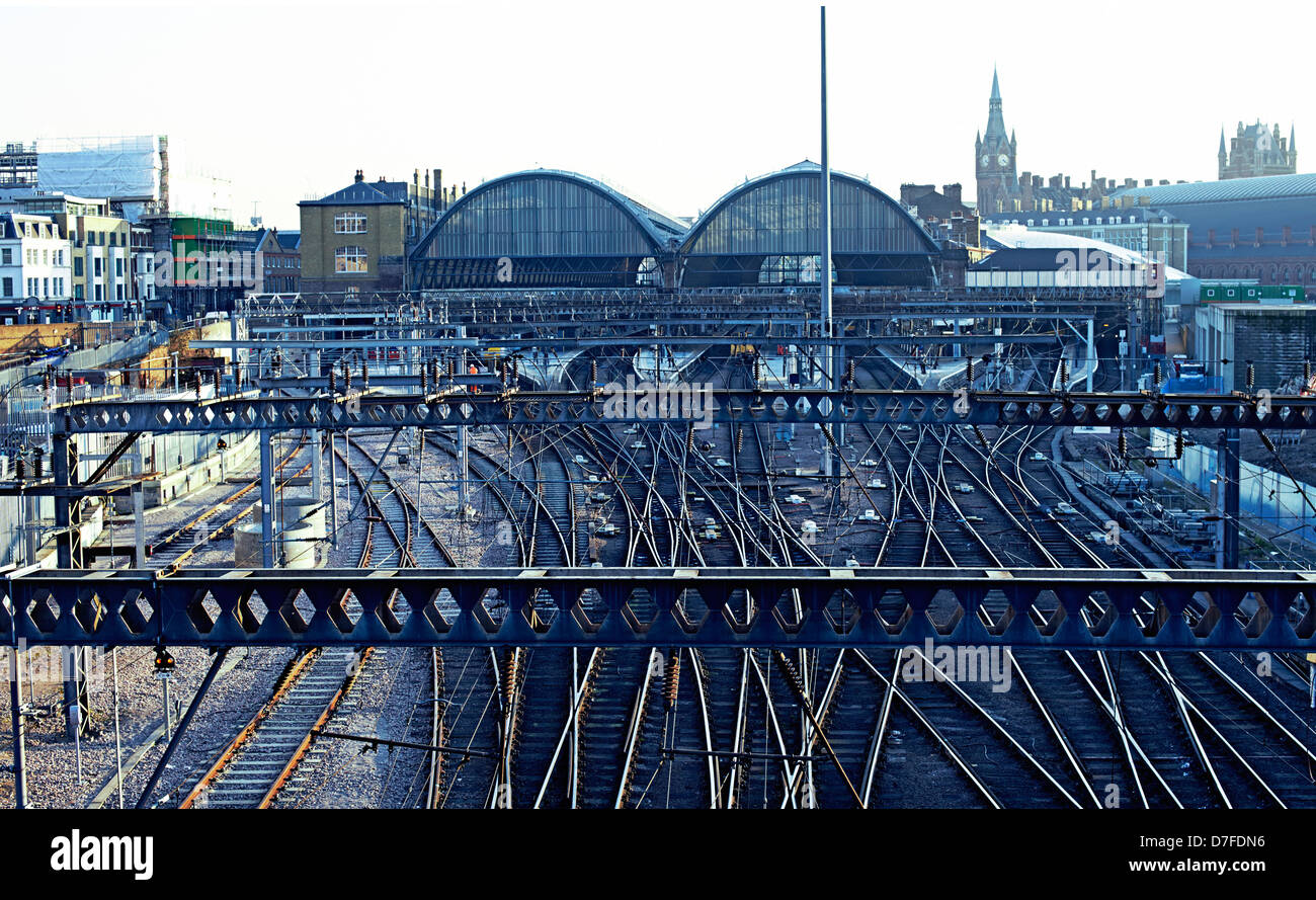 Bahngleise verlassen Bahnhof Kings Cross, London Stockfoto