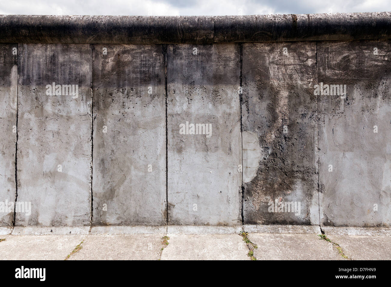 Sehen Sie Abschnitt Ost-West-Berliner Mauer Originalteil Gedenkstätte Berliner Mauer an der Bernauer Straße Ost-Berliner. Stockfoto