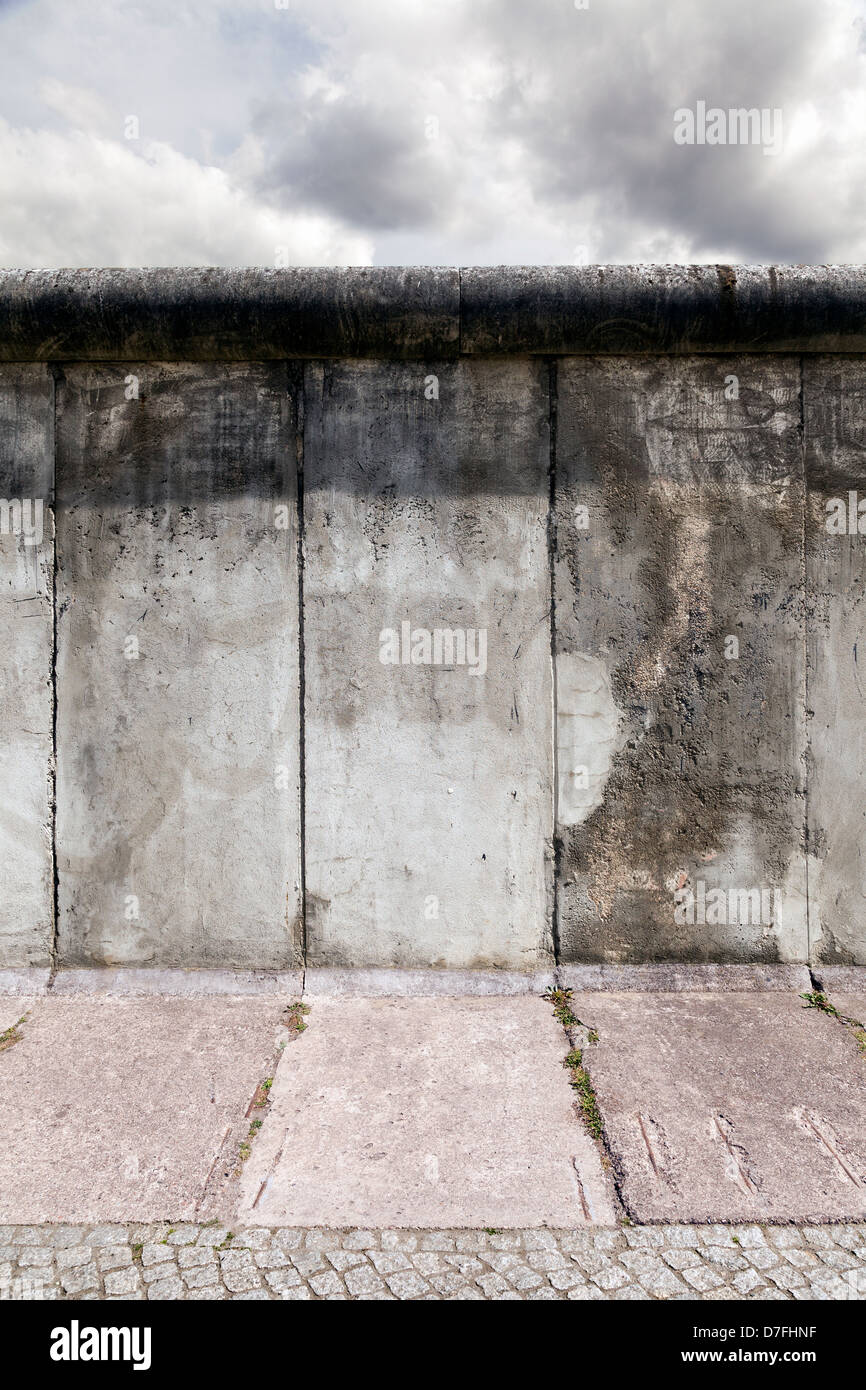 Sehen Sie Abschnitt Ost-West-Berliner Mauer Originalteil Gedenkstätte Berliner Mauer an der Bernauer Straße Ost-Berliner. Stockfoto