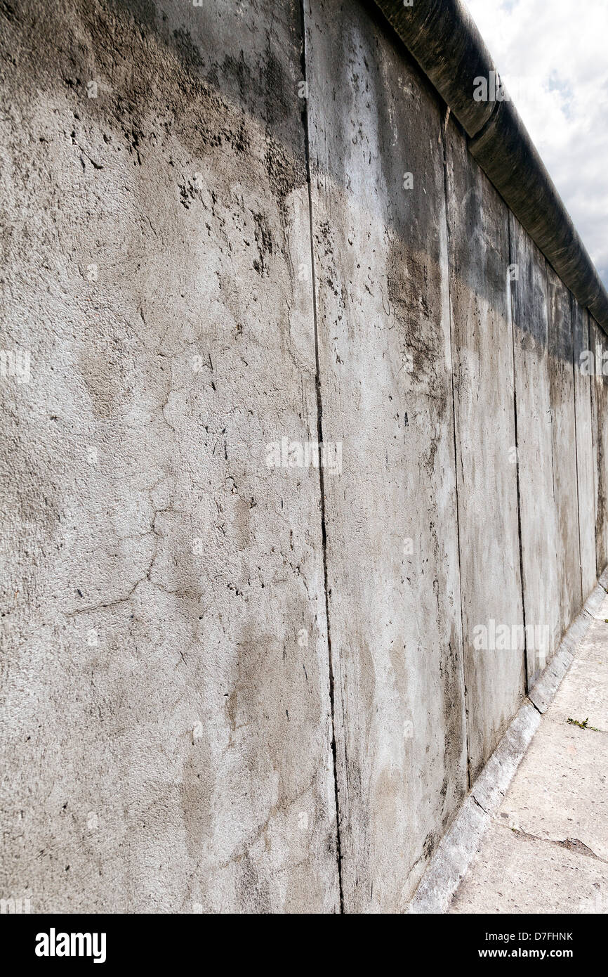 Sehen Sie Abschnitt Ost-West-Berliner Mauer Originalteil Gedenkstätte Berliner Mauer an der Bernauer Straße Ost-Berliner. Stockfoto