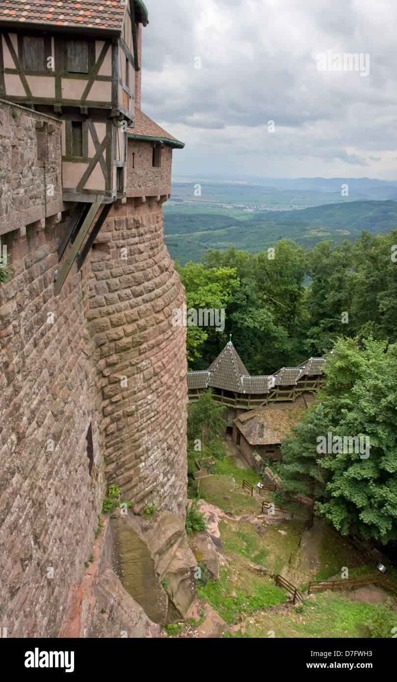 Landschaft rund um die Burg Haut-Koenigsbourg, eine historische Burg liegt in einer Gegend namens 'Alsace"in Frankreich Stockfoto