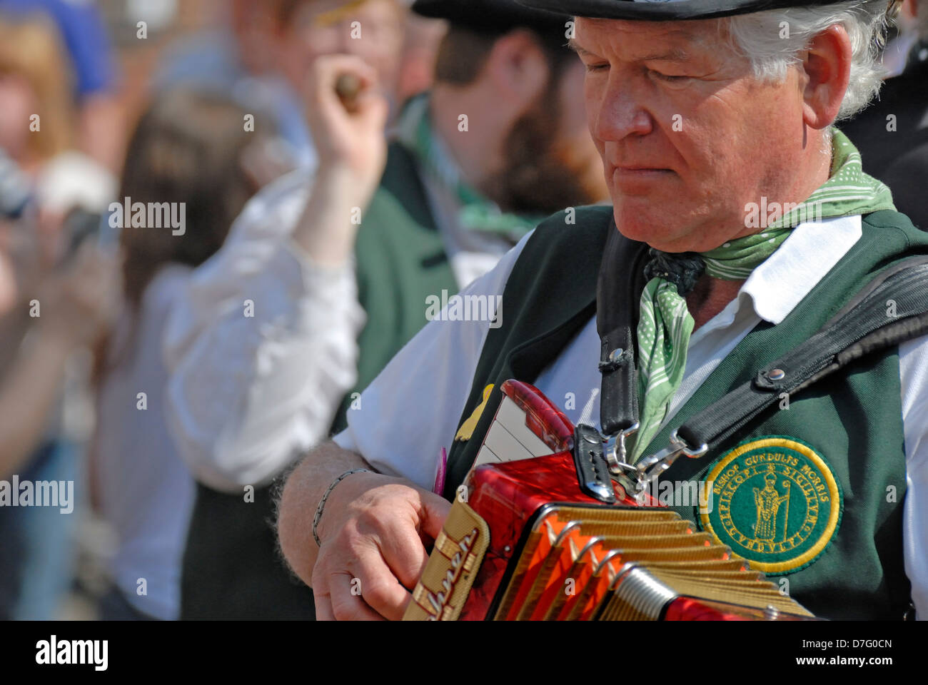 Rochester, Kent, England, UK. Fegt Festival, Mann spielt Akkordeon. Stockfoto