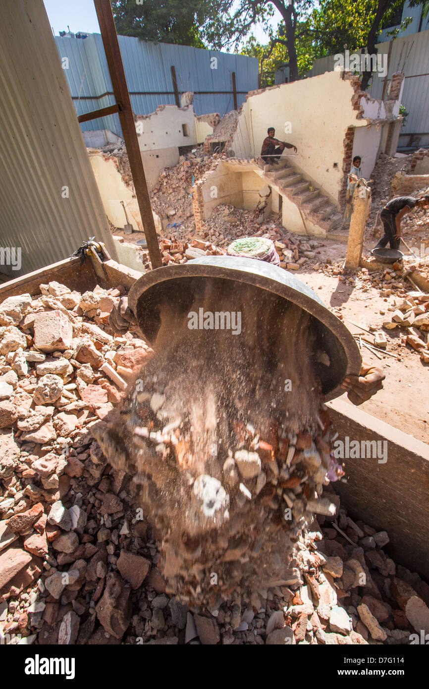 Abriss eines Hauses, so dass eine neue gebaut, Defence Colony, Delhi, Indien Stockfoto