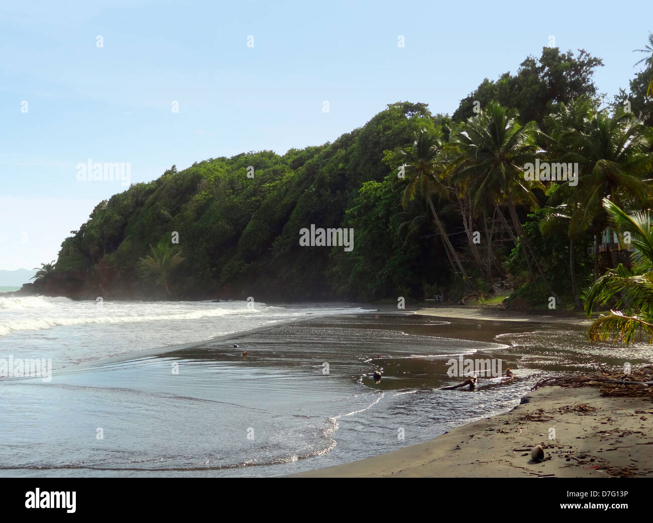 idyllische Küste Strand Landschaft auf einer karibischen Insel namens Guadeloupe Stockfoto