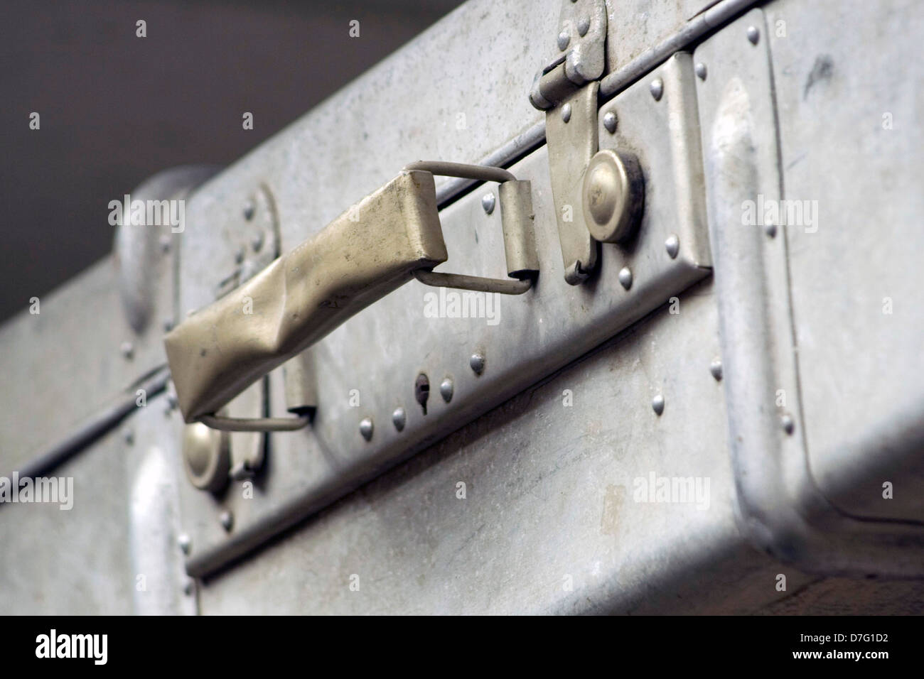 Griff aus Aluminium-Reisetasche Stockfoto