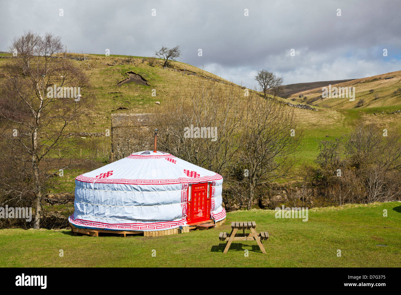 Jurtenzelt zum Campen im Dorf Keld als Keld Bunk Barn und Yurts Yorkshire Dales National Park North Yorkshire England GB Europa Stockfoto