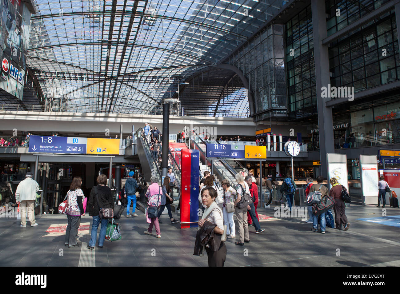 Eingang des Berliner Hauptbahnhofs Stockfoto