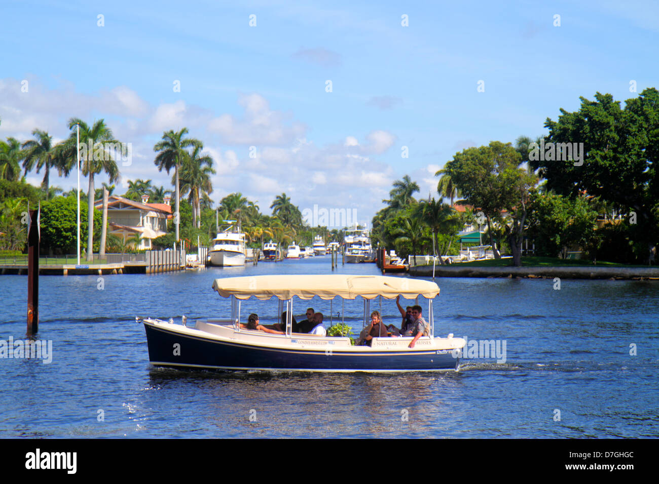 Florida Ft. Fort Lauderdale, Intracoastal New River Water Sound, Boot, elektrisch, Besucher reisen Reise Touristik Tourismus Wahrzeichen Kultur Stockfoto