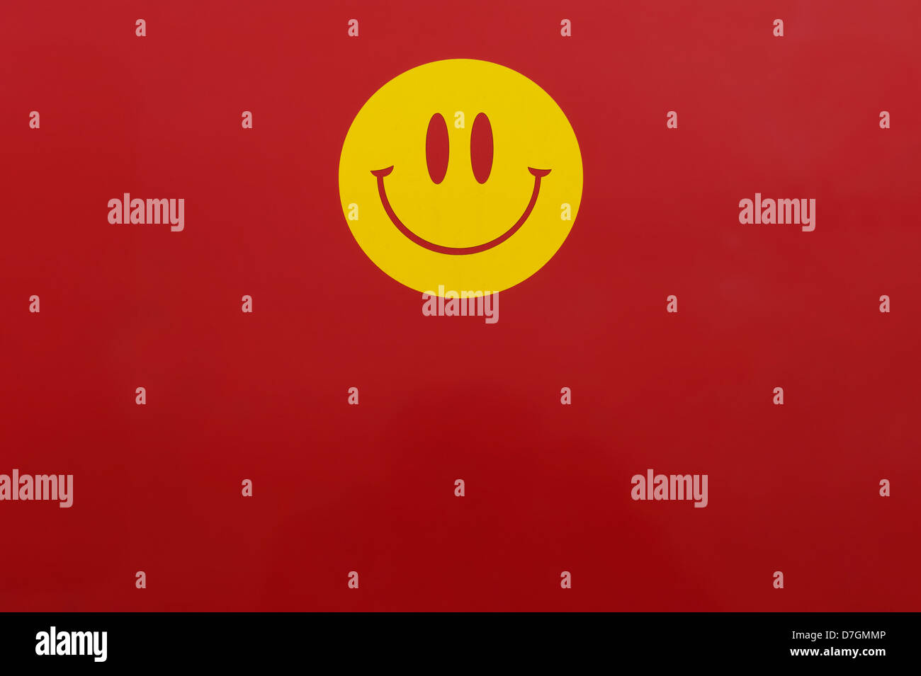 Yellow smiling face stickers -Fotos und -Bildmaterial in hoher Auflösung –  Alamy