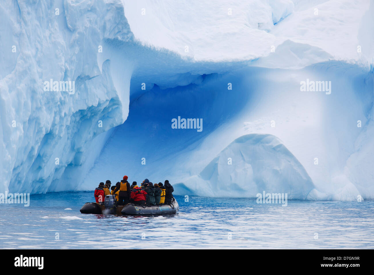 Besucher Zodiak in Cierva Bucht, Antarktis Kreuzfahrt. Stockfoto