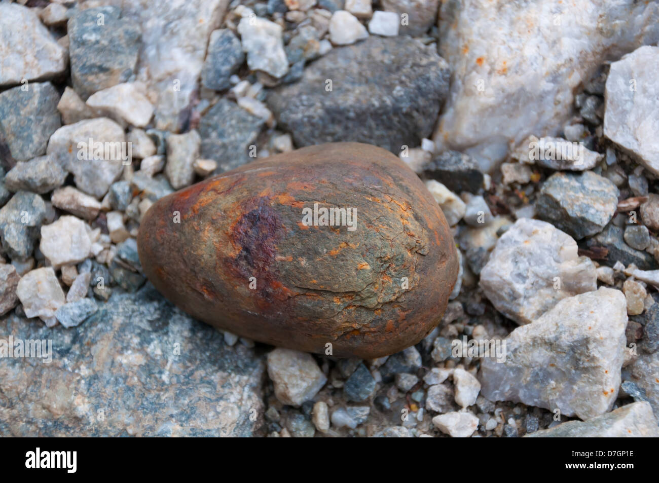 Mineralisierte oxidierte heavy-Rock. Kolsvik, Base, Nordland, Norwegen Stockfoto
