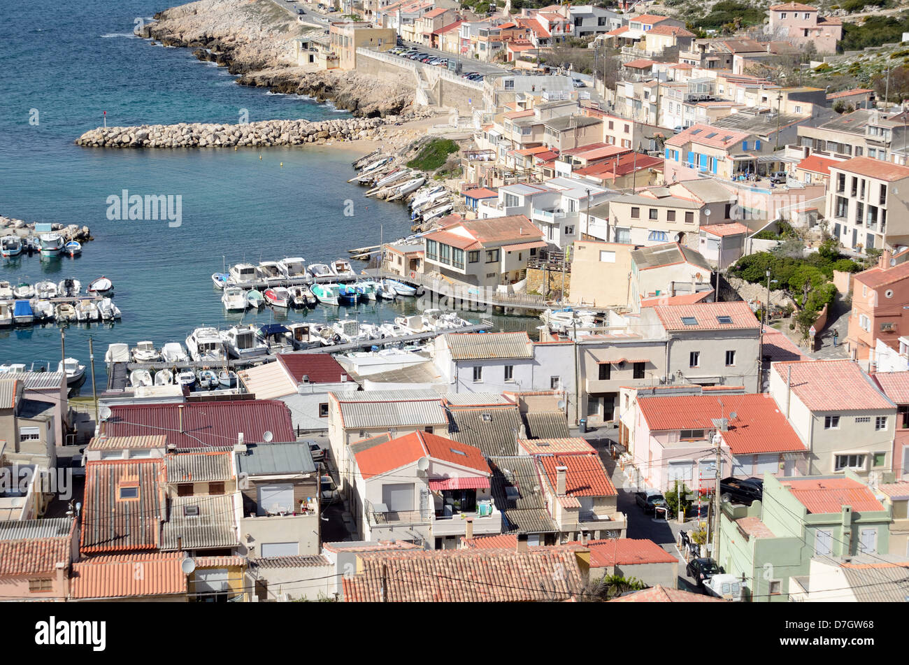 Luftbild oder Blick auf das Küstendorf und den Hafen von Les Goudes Marseille Provence France Stockfoto