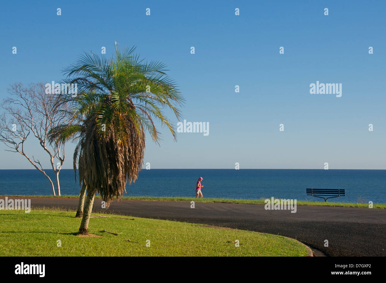 Einsame weibliche Läufer Point Vernon Hervey Bay Queensland Australien Stockfoto