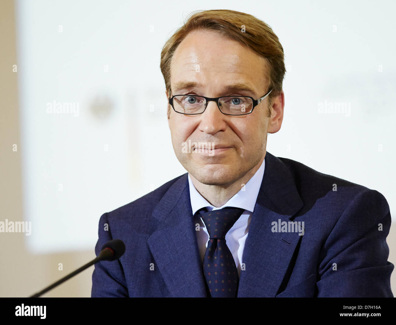 Berlin, Deutschland. 7. Mai 2013. Eine Pressekonferenz findet statt an das Bundesministerium der Finanzen in Berlin anlässlich des 25-jährigen Jubiläums des Deutsch-französischer Finanz- und Wirtschaftsrat unter Beteiligung der deutschen Bundesfinanzminister, Wolfgang Schäuble, der Präsident der Deutschen Bundesbank, Jens Weidmann, der französische Minister für Wirtschaft, Finanzen und Außenhandel, Pierre Moscovici und Präsident der Bank von Frankreich Christian Noyer. Bild: Jens Weidmann, Präsident der Deutschen Bundesbank. Stockfoto