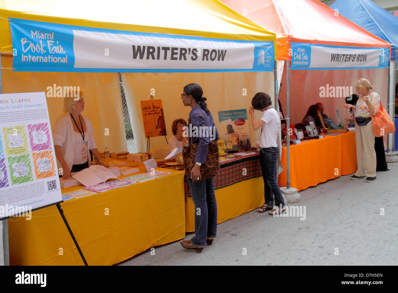 Miami Florida, Buchmesse Miami International, Stand, Stand, Writer's Row, Autoren, Schwarze Frauen, FL121116014 Stockfoto