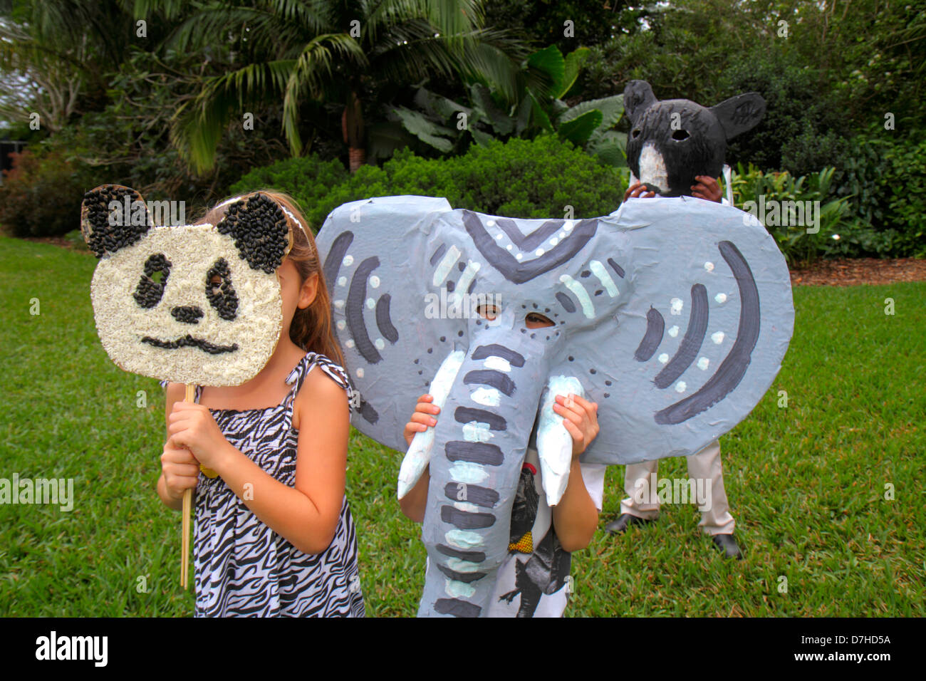 Miami Florida, Coral Gables, Fairchild Botanical Tropical Garden, Studenten junge Jungen, männlich, Mädchen, Youngster, weibliche Kinder hispanische Recyc Stockfoto