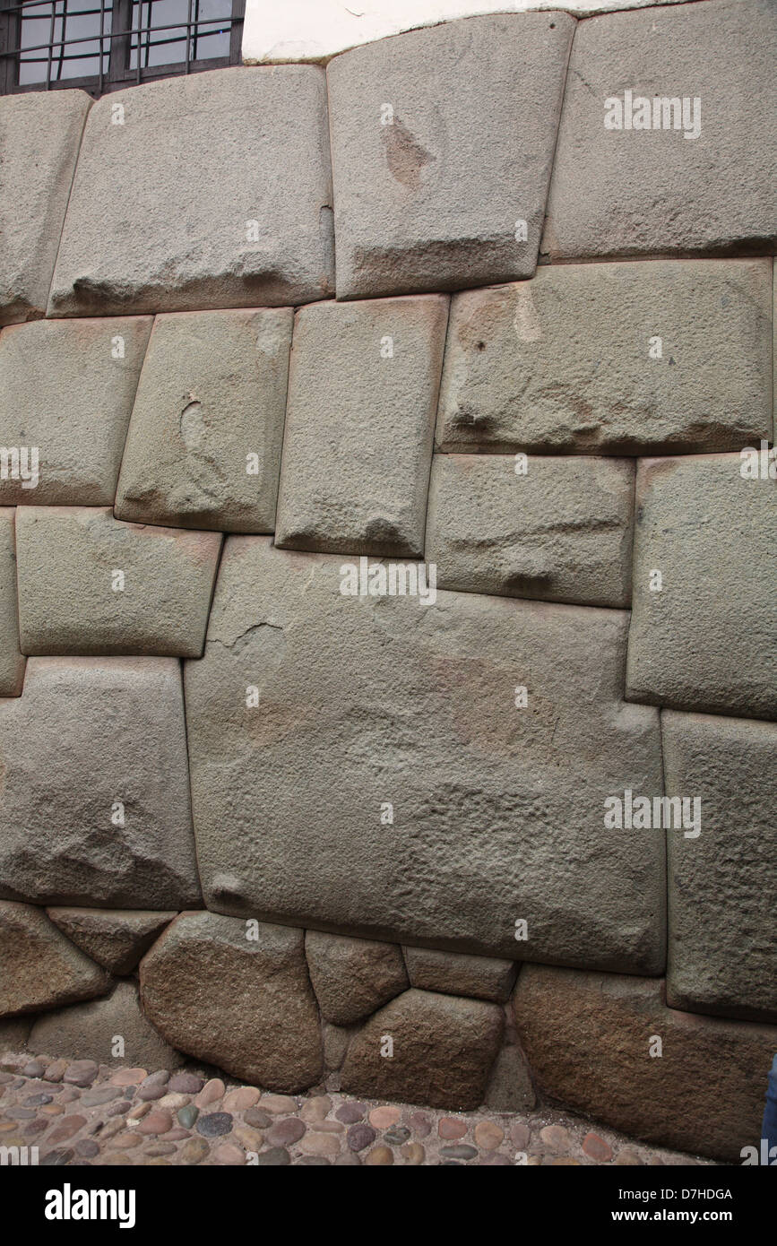 Inka Peru Cusco Inca Roca Calle Hatunrumiyoc Wand dodecagonal Stein Stockfoto