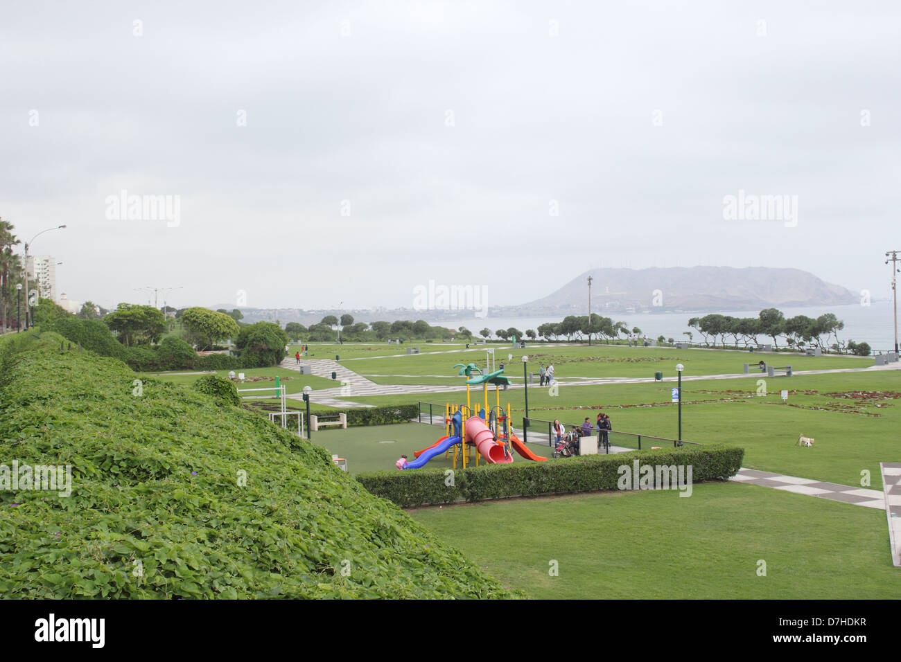 Peru Lima Miraflores Playa Costa Verde Spielplatz Stockfoto