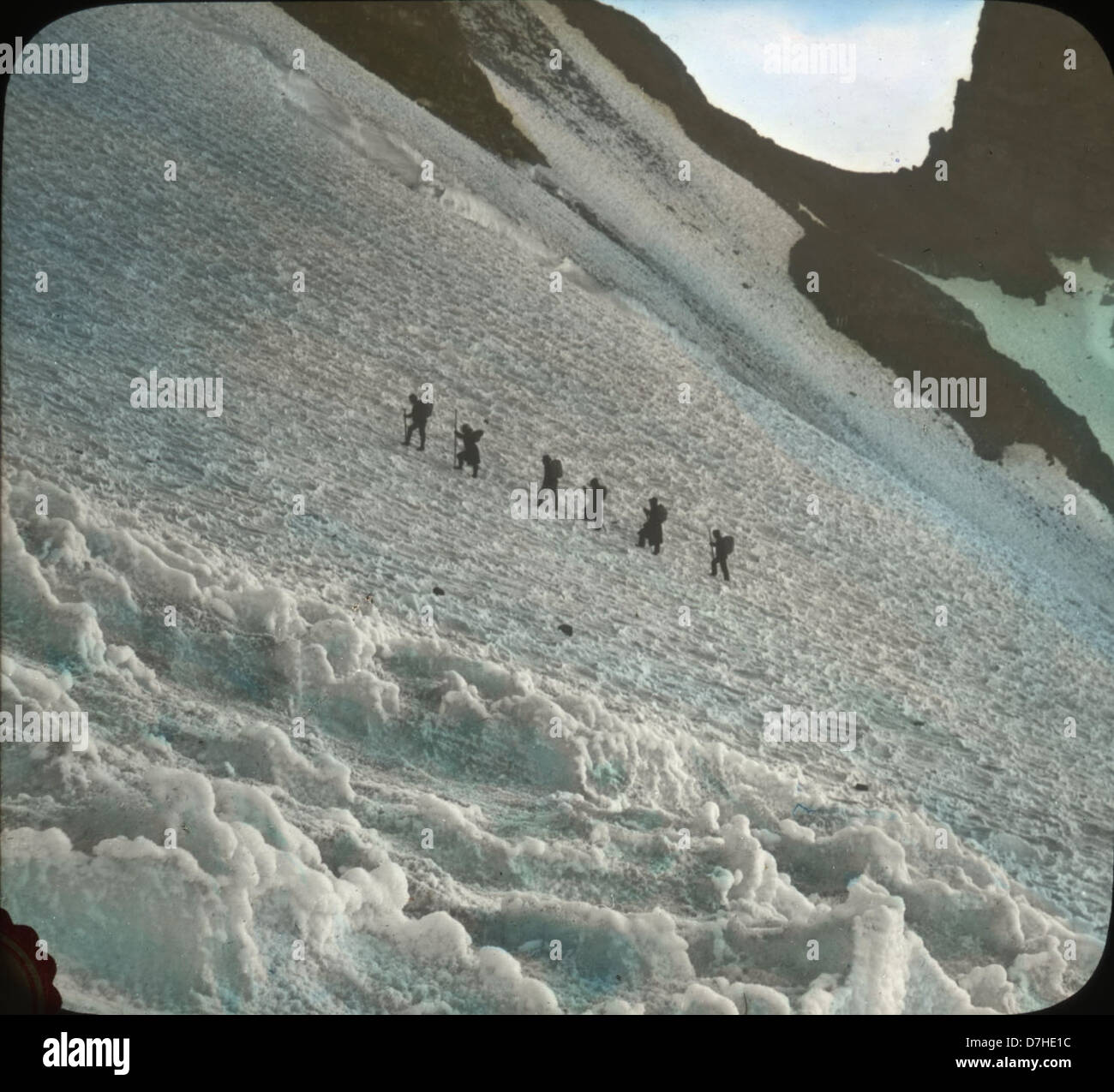 Die Eisfelder im OSU-Archiv sind Teil eines riesigen Gletschersystems, das die gefrorene Schönheit der Natur zeigt. Das Foto fängt die weitläufigen, eisigen Landschaften ein und bietet einen Einblick in die mächtigen Kräfte der Natur. Stockfoto