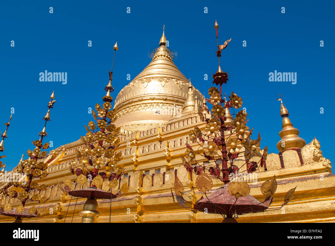 Blattgold vergoldet Stupa in der Shwezigon Paya, Bagan, Birma (Myanmar) Stockfoto