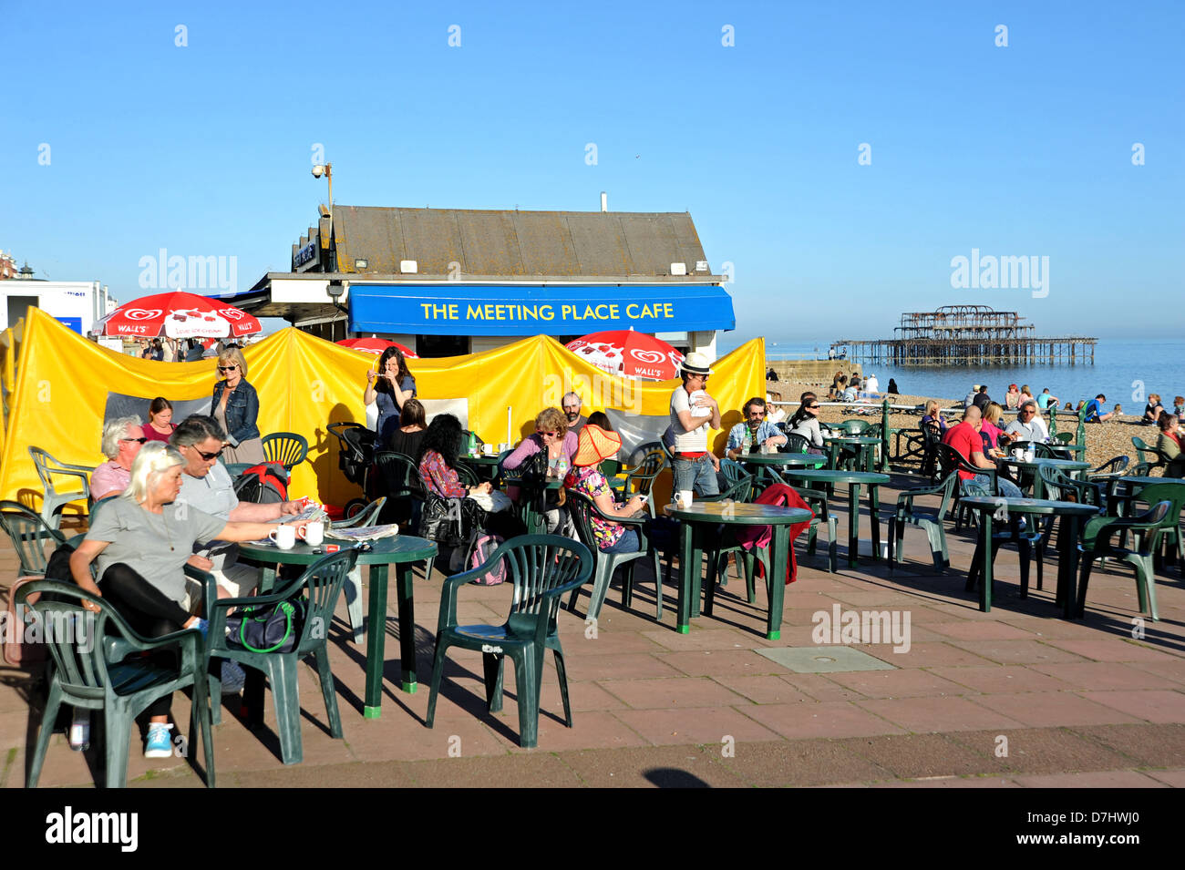 Das berühmte Meeting Place Cafe an der Grenze zwischen Brighton und Hove Sussex UK Stockfoto