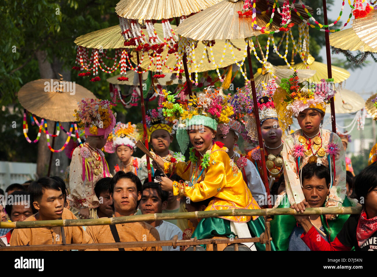 Buddhistische Anfänger Ordination Zeremonie in Mae Hong Son, Thailand Stockfoto