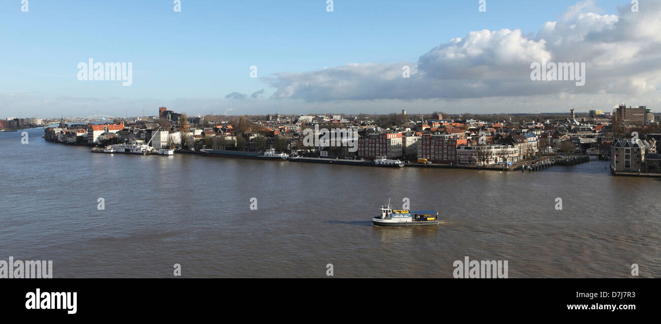 Blick auf Dordrecht, Holland (aus Zwijndrecht) Stockfoto