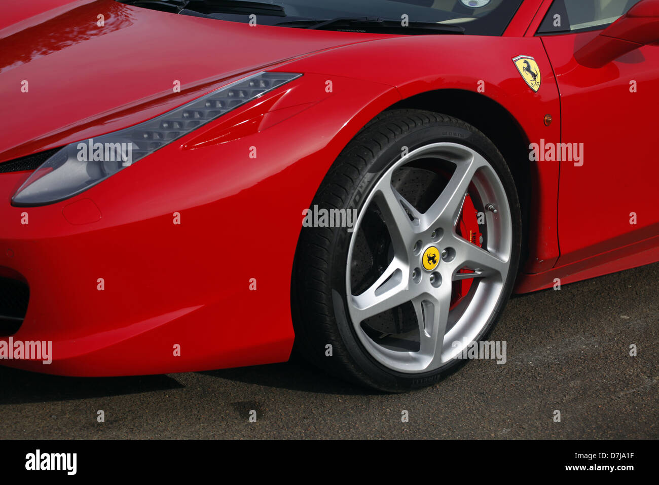 ROTER FERRARI 458 ITALIA Auto Räder NORTH YORKSHIRE ENGLAND 21. Juli 2012 Stockfoto