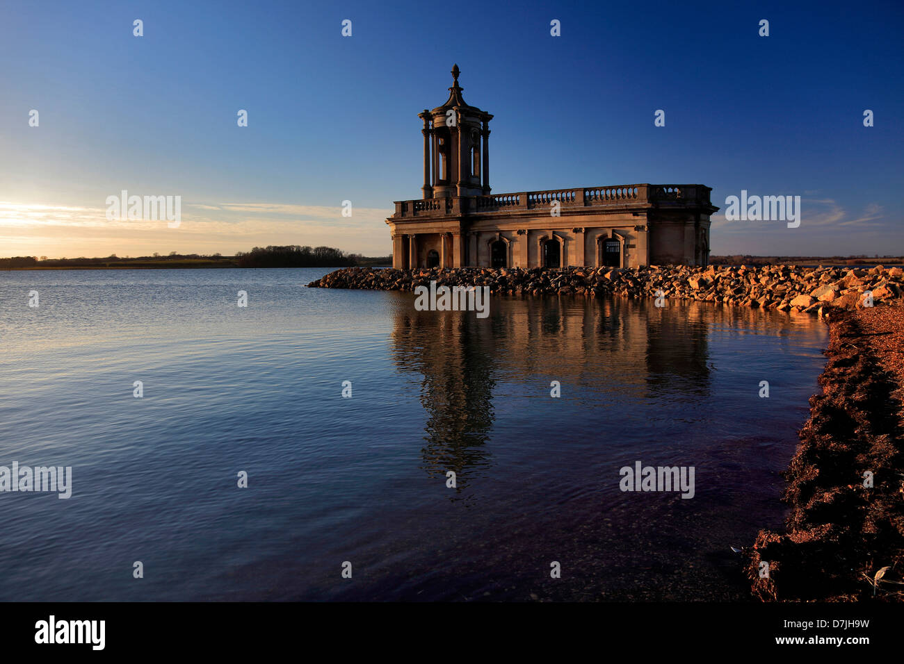 Sonnenuntergang über Normanton Kirche, Rutland Wasserbehälter; Rutland County; England; UK Stockfoto