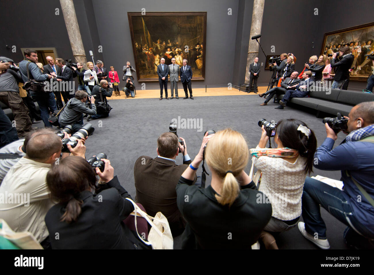 Drei Architekten bei der Eröffnung des Rijksmuseum in amsterdam Stockfoto