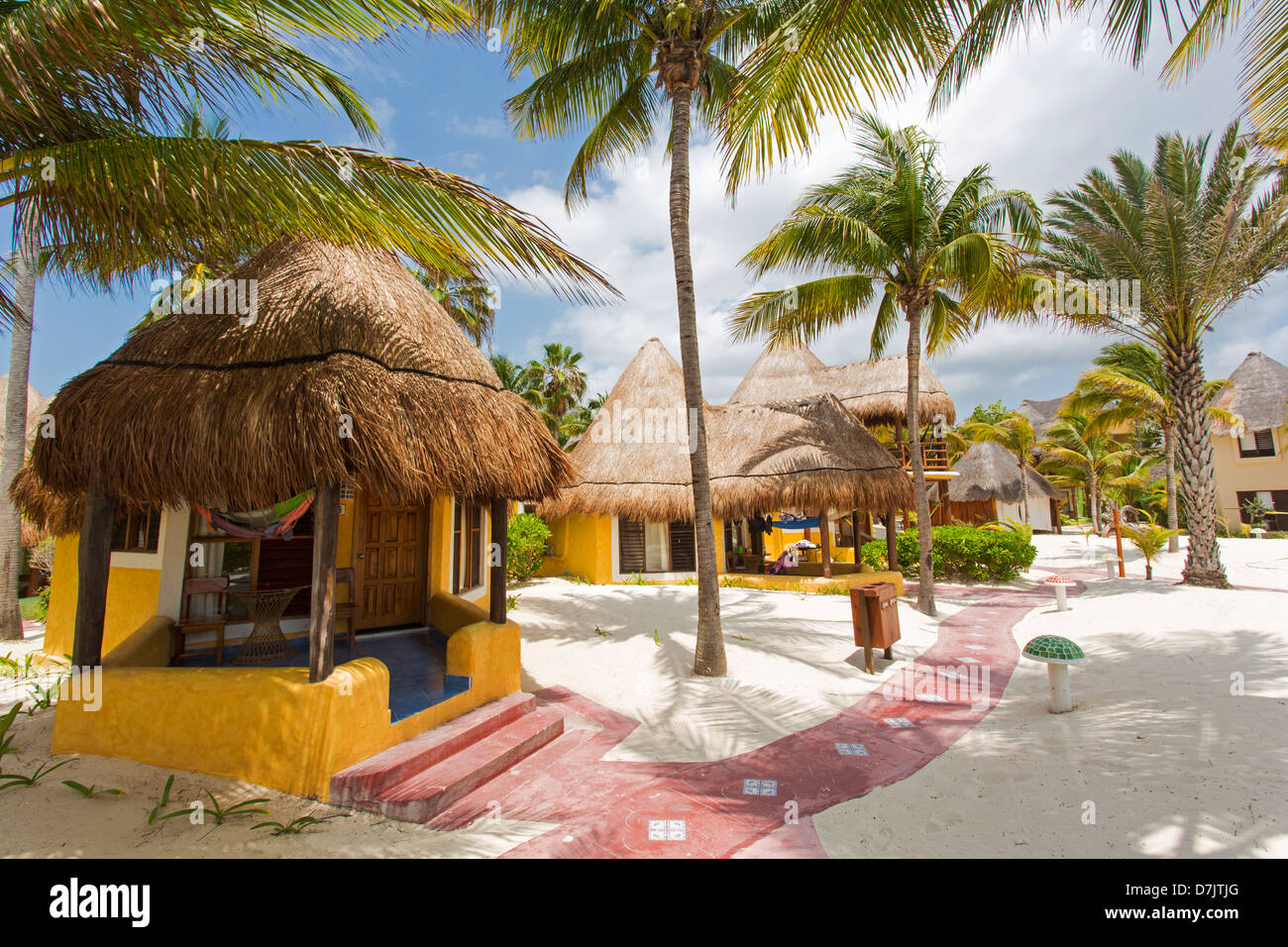 Mahekal Beach Resort, Cabana-Stil Unterkunft am Strand in Playa del Carmen, Mexiko Stockfoto