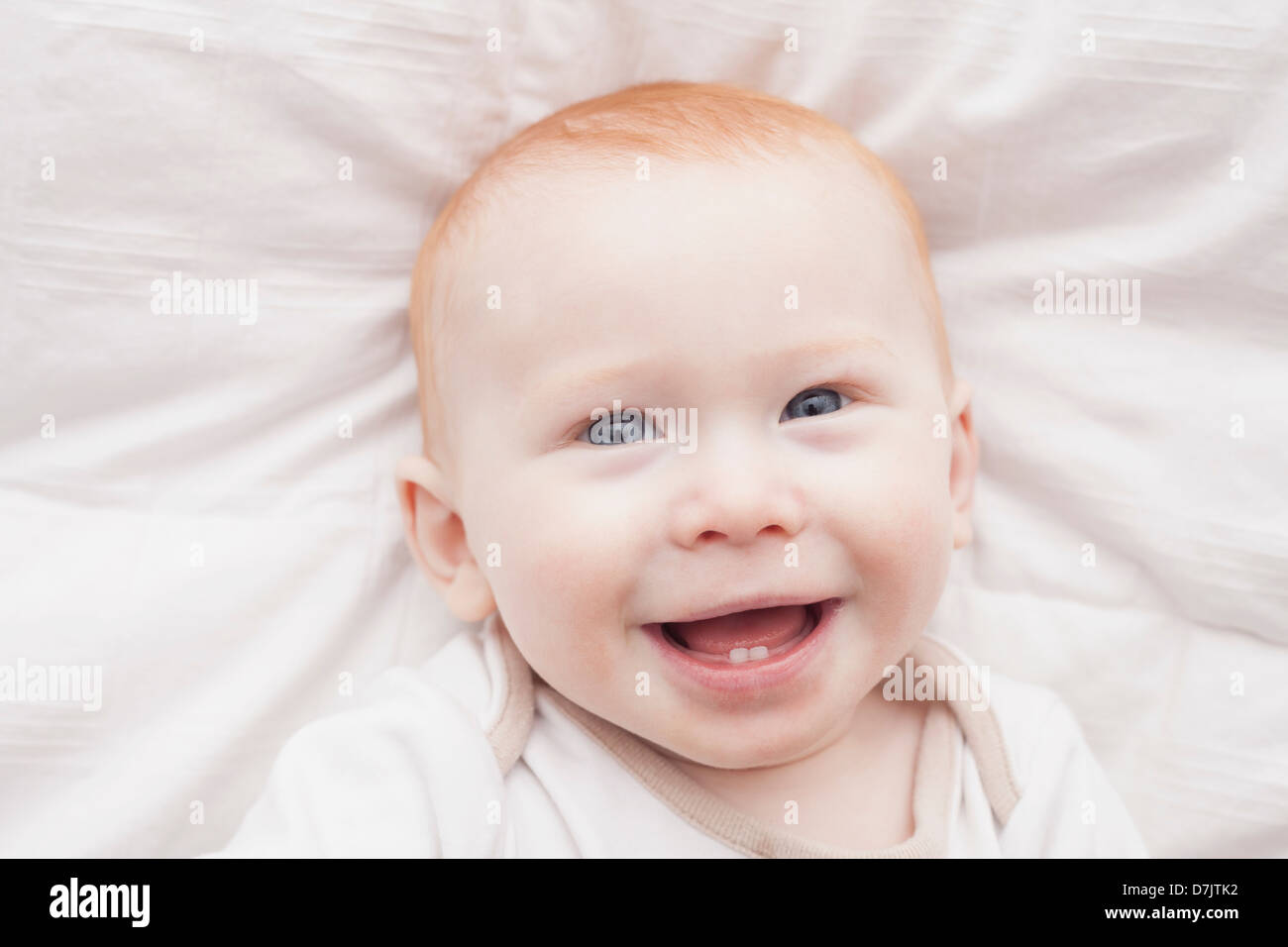 Porträt von Baby Boy (18-23 Monate) lachen Stockfoto