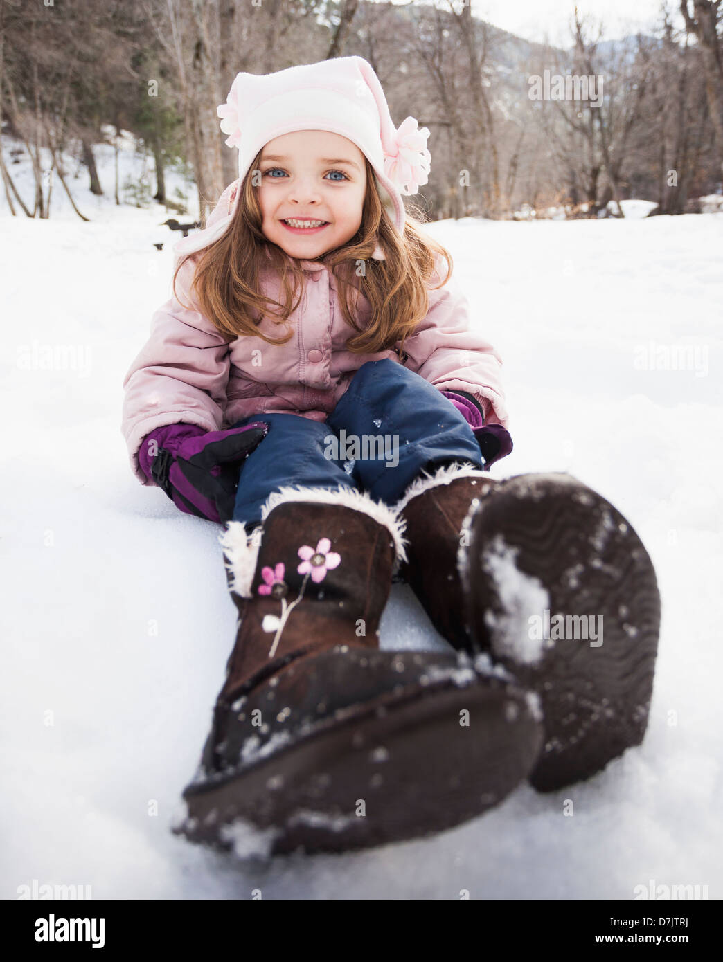 USA, Utah, Highland, Porträt von Mädchen (2-3) toothy Lächeln und Kamera Stockfoto