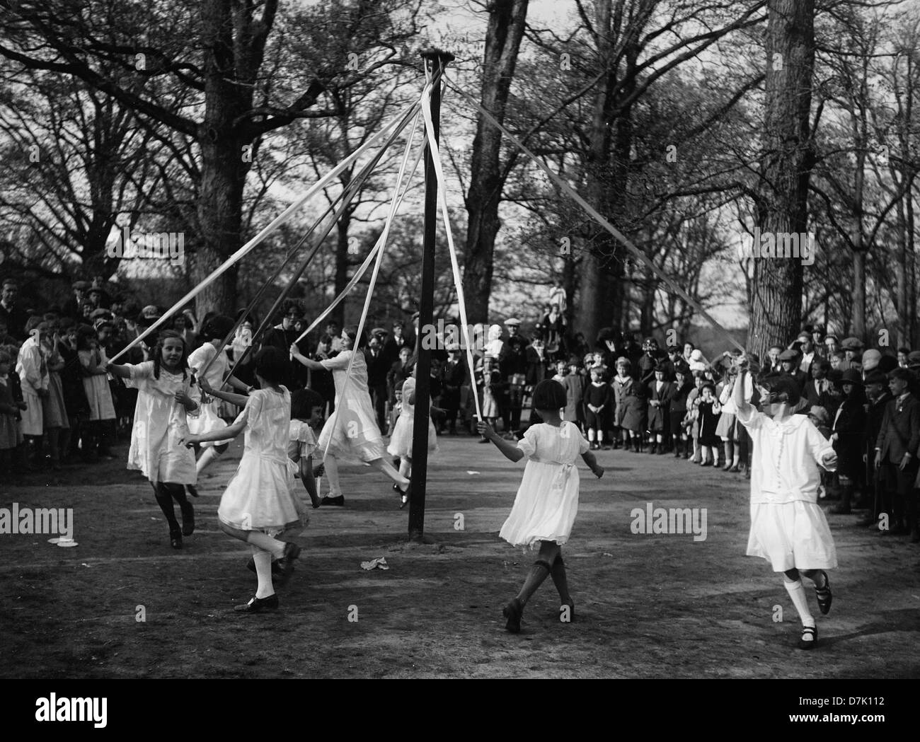 Spielplätze, Maifeiertag, 1924. Maibaum Tanz Stockfoto